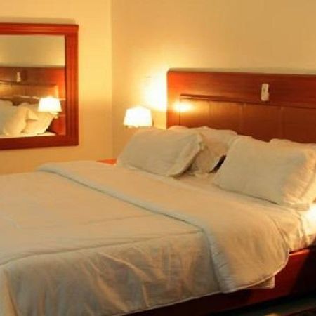 Effurun Golden Tulip Warri Airport Hotel מראה חיצוני תמונה
